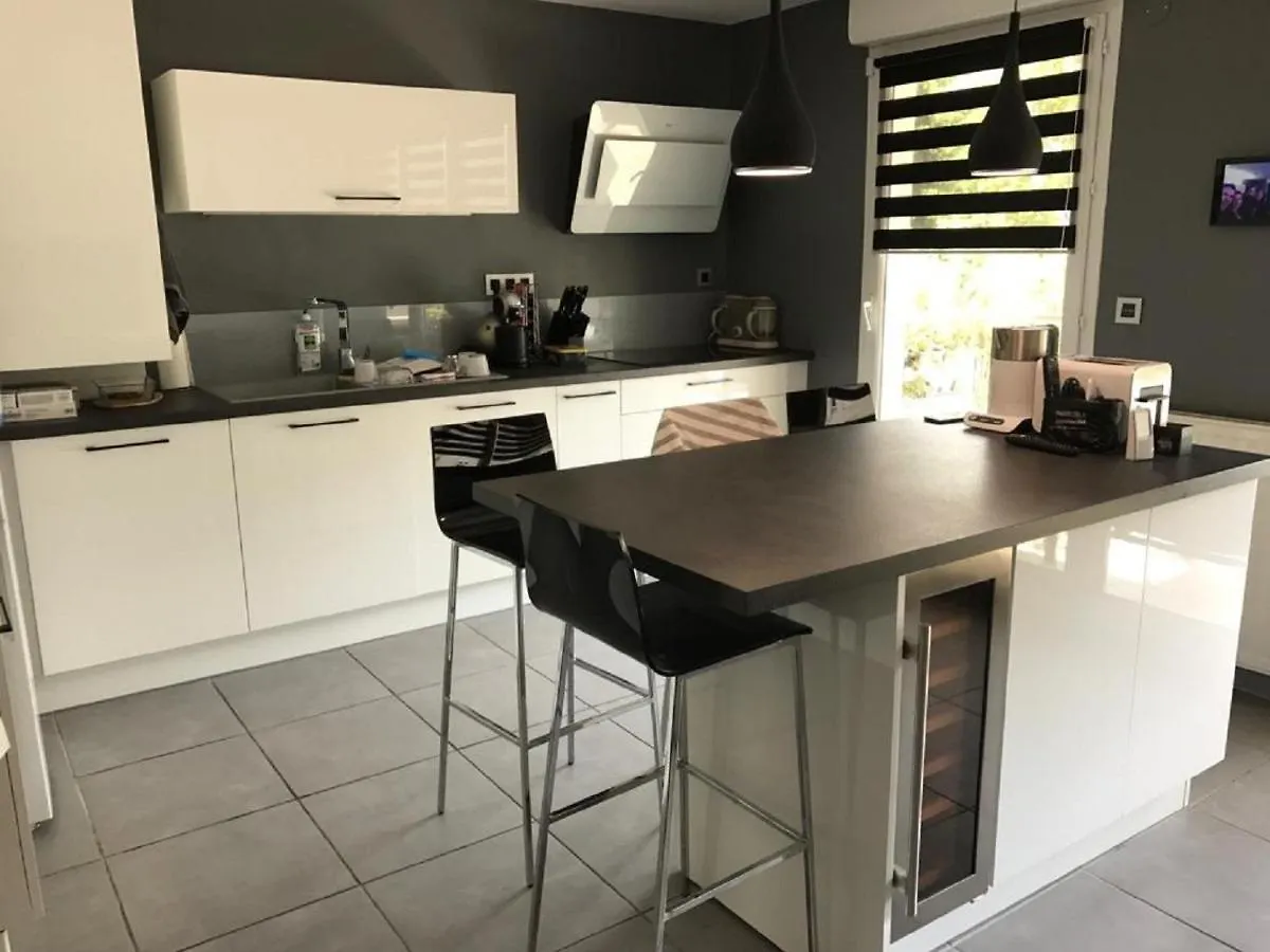 Un appartement meublé et équipé - Clinique de la Sauvegarde - location courte durée Lyon 0*,